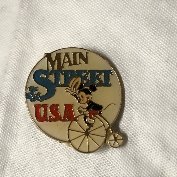 Disney Main Street USA Disneyland Giver Pin 1986 Mickey on Bicycle - Picture 1 of 2